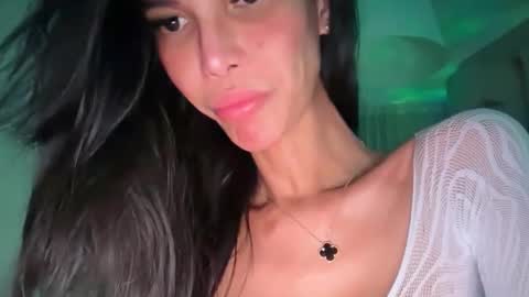 Mia and shawn online show from 19, 4, 2026