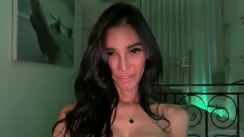 Mia and shawn online show from 22, 4, 2026