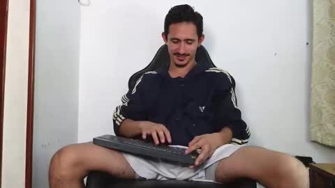 Snapshot of xxxhome_alonexxx chatting on 1, 2, 2026 Kev online show from 1, 2, 2026