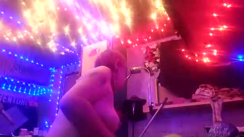 XXXQueenMandyDickenz online show from 7, 10, 2025