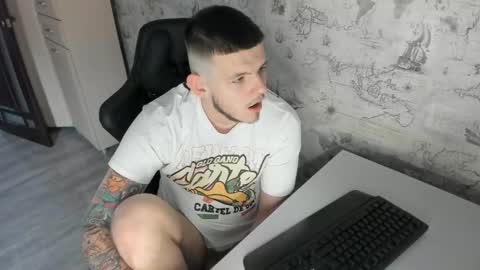 Snapshot of xxxrussel chatting on 18, 9, 2025 xxxrussel online show from 18, 9, 2025