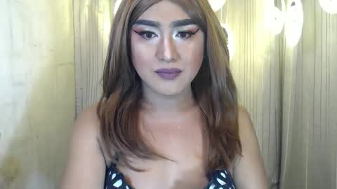 xxxsucksassygirl4u online show from 16, 4, 2026