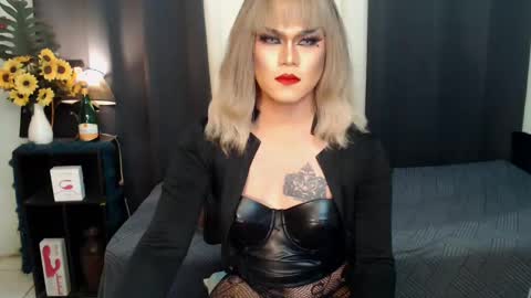 Snapshot of xyournightmarequeenx chatting on 17, 12, 2024 QueenMarina online show from 17, 12, 2024