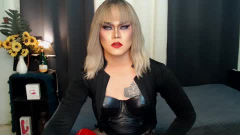 Snapshot of xyournightmarequeenx chatting on 24, 12, 2024 QueenMarina online show from 24, 12, 2024