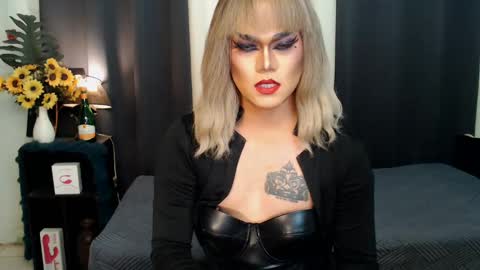Snapshot of xyournightmarequeenx chatting on 24, 12, 2024 QueenMarina online show from 24, 12, 2024