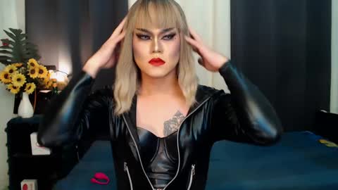 Snapshot of xyournightmarequeenx chatting on 1, 1, 2025 QueenMarina online show from 1, 1, 2025