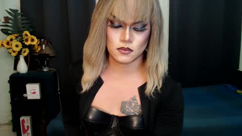 Snapshot of xyournightmarequeenx chatting on 7, 1, 2025 QueenMarina online show from 7, 1, 2025