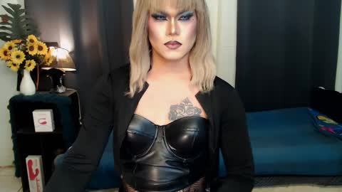 Snapshot of xyournightmarequeenx chatting on 8, 1, 2025 QueenMarina online show from 8, 1, 2025