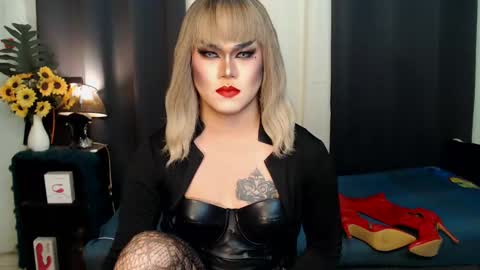 Snapshot of xyournightmarequeenx chatting on 11, 1, 2025 QueenMarina online show from 11, 1, 2025