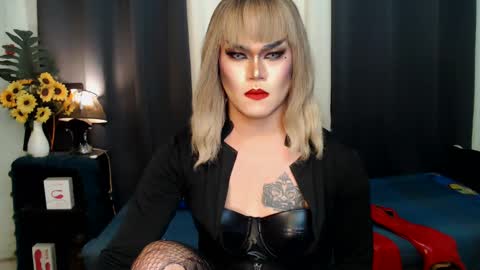 Snapshot of xyournightmarequeenx chatting on 11, 1, 2025 QueenMarina online show from 11, 1, 2025