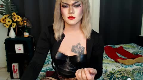 Snapshot of xyournightmarequeenx chatting on 24, 1, 2025 QueenMarina online show from 24, 1, 2025