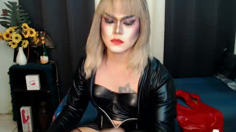 Snapshot of xyournightmarequeenx chatting on 1, 2, 2025 QueenMarina online show from 1, 2, 2025