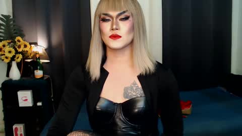 Snapshot of xyournightmarequeenx chatting on 19, 2, 2025 QueenMarina online show from 19, 2, 2025