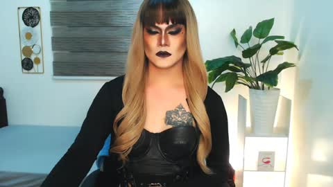 Snapshot of xyournightmarequeenx chatting on 18, 6, 2026 QueenMarina online show from 18, 6, 2026
