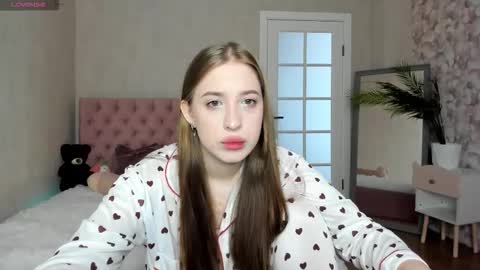 Snapshot of y0ung_lina18 chatting on 19, 9, 2025 Lina online show from 19, 9, 2025