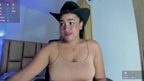 Snapshot of yamirawalker chatting on 7, 10, 2025 Naomi online show from 7, 10, 2025