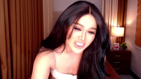 Snapshot of yanny_xoxo chatting on 8, 3, 2025 Allisonn online show from 8, 3, 2025