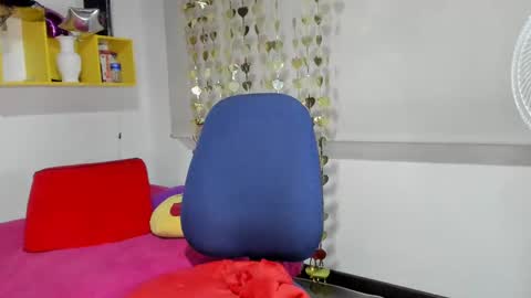 Yasemin online show from 1, 2, 2025