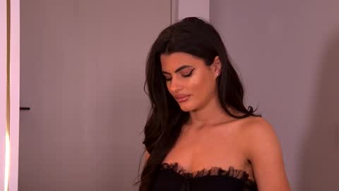 Yasmina  online show from 25, 11, 2025