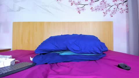 Yasminn Scott online show from 18, 1, 2025