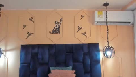 Yazmin online show from 25, 1, 2025