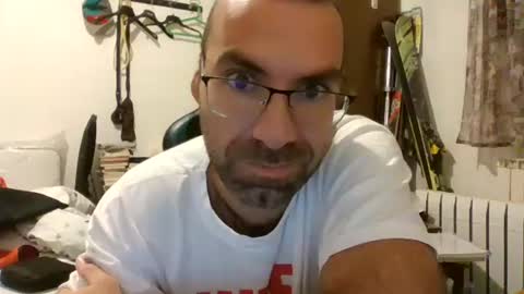 Snapshot of yellow_medickcine chatting on 12, 10, 2025 yellow_medickcine online show from 12, 10, 2025