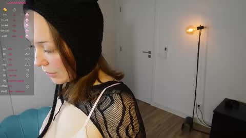 Snapshot of yess_kiki chatting on 10, 11, 2025 Kiki online show from 10, 11, 2025