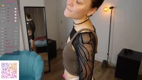 Snapshot of yess_kiki chatting on 16, 11, 2025 Kiki online show from 16, 11, 2025