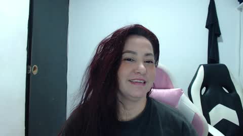 Snapshot of yessica_08 chatting on 2, 2, 2025 yessica and andres online show from 2, 2, 2025