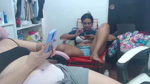 Snapshot of yessica_08 chatting on 26, 2, 2025 yessica and andres online show from 26, 2, 2025