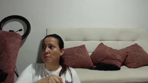 Snapshot of yessica_08 chatting on 17, 9, 2025 yessica and andres online show from 17, 9, 2025
