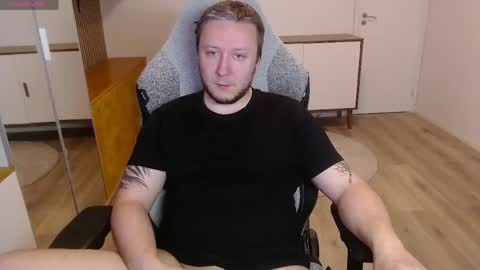 Snapshot of yhdxhy chatting on 30, 4, 2026 James online show from 30, 4, 2026