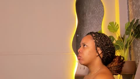 roxie reyes  online show from 9, 11, 2025