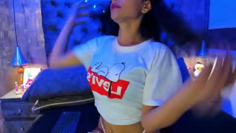 Snapshot of yiyisandoval chatting on 6, 11, 2025 yiyisandoval online show from 6, 11, 2025