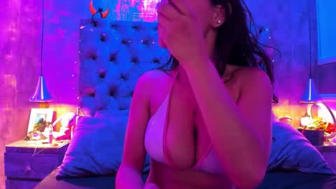 Snapshot of yiyisandoval chatting on 18, 11, 2025 yiyisandoval online show from 18, 11, 2025