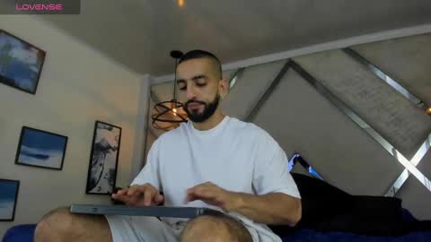 Yiyo online show from 9, 3, 2025