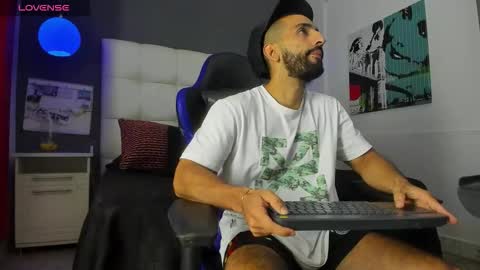 Yiyo online show from 12, 10, 2025