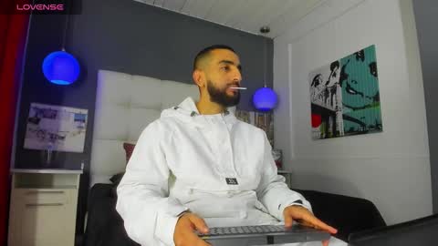 Yiyo online show from 19, 11, 2025