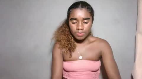 Snapshot of yolandrina05 chatting on 10, 10, 2025 yolandrina05 online show from 10, 10, 2025