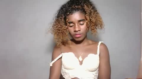 Snapshot of yolandrina05 chatting on 13, 10, 2025 yolandrina05 online show from 13, 10, 2025