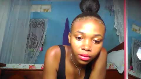 Snapshot of yolandrina05 chatting on 11, 11, 2025 yolandrina05 online show from 11, 11, 2025