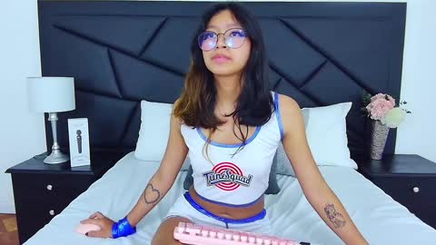 Snapshot of yommi_winx chatting on 9, 1, 2025 Yommi Winx online show from 9, 1, 2025