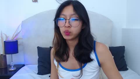 Snapshot of yommi_winx chatting on 1, 2, 2025 Yommi Winx online show from 1, 2, 2025
