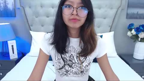 Snapshot of yommi_winx chatting on 11, 3, 2025 Yommi Winx online show from 11, 3, 2025