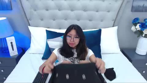 Snapshot of yommi_winx chatting on 11, 3, 2025 Yommi Winx online show from 11, 3, 2025