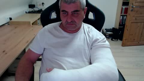 Snapshot of yoschi1976 chatting on 30, 11, 2025 yoschi1976 online show from 30, 11, 2025