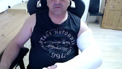 Snapshot of yoschi1976 chatting on 3, 4, 2026 yoschi1976 online show from 3, 4, 2026