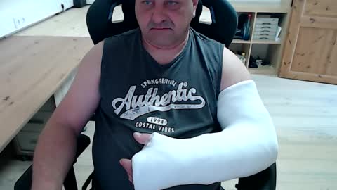 Snapshot of yoschi1976 chatting on 12, 4, 2026 yoschi1976 online show from 12, 4, 2026