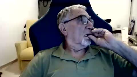Snapshot of yoska281 chatting on 12, 6, 2026 yoska281 online show from 12, 6, 2026