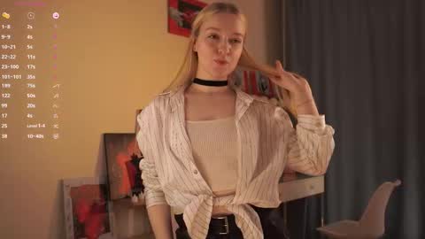 Elizabeth brunette -- Darline blonde  online show from 21, 10, 2025